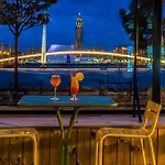 Отель Mercure Centre Bassin Du Commerce