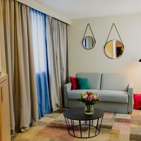 Mercure Centre Bassin Du Commerce Hotel 4*