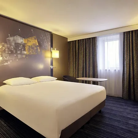 Hotel Mercure Centre Bassin Du Commerce 4*