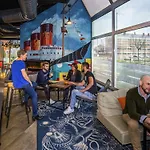 Mercure Centre Bassin Du Commerce Otel 4*