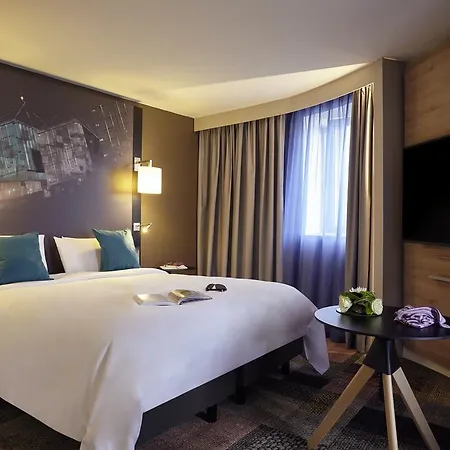 Mercure Centre Bassin Du Commerce Hotel 4*