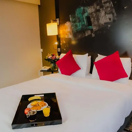 Mercure Centre Bassin Du Commerce Hotel