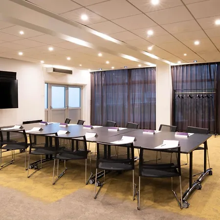 Mercure Centre Bassin Du Commerce Hotel 4*