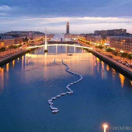 Mercure Centre Bassin Du Commerce Hotel 4*
