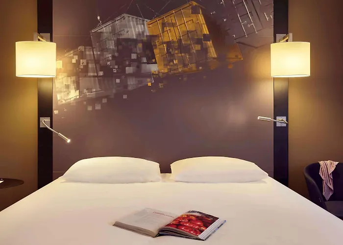Mercure Centre Bassin Du Commerce Hotel 4*