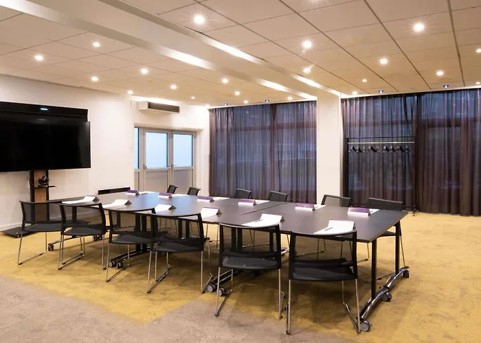 Mercure Centre Bassin Du Commerce Hotel 4*