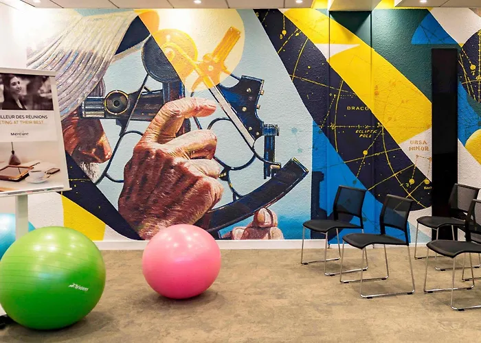 Mercure Centre Bassin Du Commerce Hotel 4*